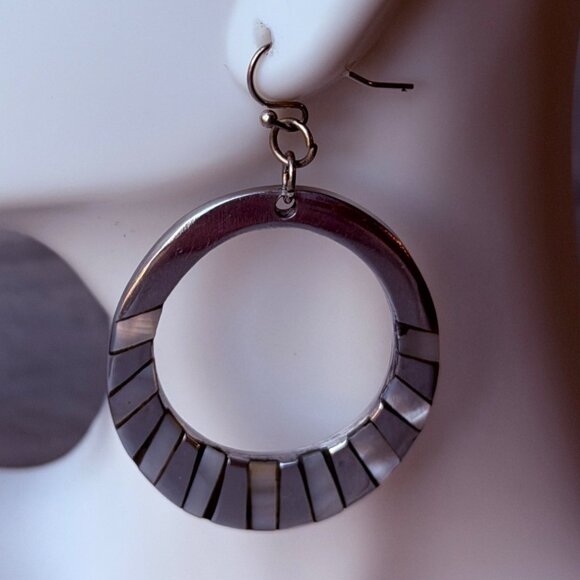 Vintage Chico’s Y2K Silver Hoop Earrings with Mother-of-Pearl Accents Modern NOS - Picture 10 of 10